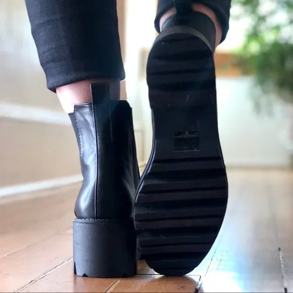 UO Chelsea Black Boots Size 7 - Picture 8 of 8